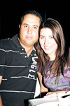 Frida y Alfonso Llorens, con su hijito Valentino.