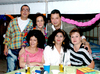 08052010 Marisa González en su fiesta de cumpleaños estilo 'retro'0 en compañía de Vicente Barranco, Beto Galarza, Tere García, Gloria Sandoval y Laura Ochoa.