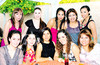 22052010 Familiares, amigos y compañeros del colegio acompañaron a Itzel Montes Orduña en su fiesta de quince años.