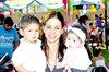 Elena y los pequeños Víctor y Patricia.