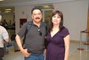31052010 Ciudad Juárez. Liz Gutiérrez emprendió un viaje y fue despedida en el aeropuerto por su esposo Alejandro Martínez.