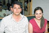 30052010 Cristy Llanas festejando su cumpleaños junto a su esposo Alfonso Serna.- Sotomayor Fotografía.