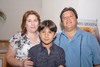 04062010 Rosy, su hijo Lorenzo y su esposo Lorenzo Reyes.