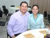 08062010 Agustín Puente y su esposa.