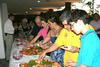 09062010 En la inauguración los asistentes disfrutaron de deliciosa cena.