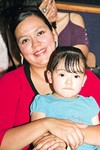 10062010 Lizeth García lució en compañía de su hijita Kira Zamora García, en reciente evento social.
