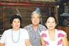 10062010 Ana María Valdés de Ochoa junto a su esposo Jesús Ochoa Cebrian y sus hijas Martha y Malu Ochoa Valdés.