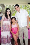 21062010 Jennifer Flores, la pequeña Ana Laura Guerra Cano y José Cano Barrón.