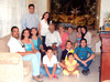 20062010 Grupo. El director del colegio América junto a algunas de las madres de familia que participaron en la elaboración de manualidades.