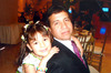 20062010 Ing. Francisco Javier Ramírez S., acompañado por su hijita Salma Ramírez Ch. al momento de disfrutar el Día del Padre; quienes aprovecharon para la fotografía del recuerdo.