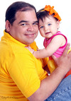 20062010 Armando del Valle Carrasco junto a su hija Ana Pamela del Valle Luévanos con motivo del Día del Padre en una fotografía de Caja Mágica Fotografía Infantil.