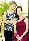 20062010 Mynerva de León de Castro le ofreció una fiesta prenupcial a su hija Yuriko Castro de León.