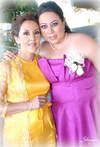 26062010 Cinthya Lizeth  acompañada por la organizadora de su festejo, su mamá Sra. Marilú Esparza.