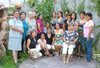 28062010 Familiares y amigas de María del Sol acompañándola en su fiesta prenupcial.
