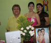 27062010 Nuria y Fanny Núñez, Alicia Cervantes, Icsidenia González, Yulisa y Renoir Barrientos, acompañaron a la futura novia en su fiesta de despedida.