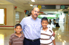 29062010 Tijuana. Alejandro Pizaña en compañía de su hijo Alexis Pizaña y su ahijado Brayan Guardado.