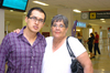 30062010 ¡Bienvenidos! A su llegada de Sudáfrica, Lic. Miguel Ángel Ruelas y Ramón Sotomayor fueron recibidos por sus familiares en el aeropuerto.