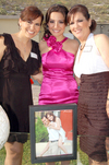 30062010 Cynthia y su futura suegra Angélica Padilla y su cuñada Angélica Torres.