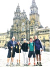 Lupita y Virgilio en Santiago de Compostela despuès de su peregrinaje a pie desde la provincia de Sarria en Galicia. Fotografía enviada por Lupita Woo Favela.