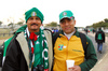 04072010 Héctor Juárez y Alejandro Ponce, durante su viaje a Polokwane, Sudáfrica, antes de iniciar el partido México-Francia.