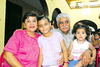 04072010 Juanita y Marcelino García con sus nietas Ichivonne y Natalia Bustos.