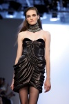 Otoño-Invierno 2010/11 de Christophe Josse durante la Semana de la Moda de Alta Costura en Paris, Francia.