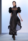 Modelos de Christophe Josse durante la Semana de la Moda de Alta Costura en Paris, Francia.