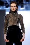 Colección Otoño-Invierno 2010/11 de Christophe Josse durante la Semana de la Moda de Alta Costura en Paris, Francia.