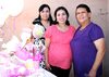 07072010 Liliana Valadez de Cardona en compañía de las anfitrionas de su festejo de canastilla: Dolores de Valadez y Dulce de Sandoval.