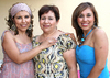 08072010 Lilia Elena Guerrero Orozco junto a su mamá Rosa Lilia Orozco y su futura suegra Martha Isabel Jiménez Reyes.