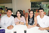 12072010 Laura, Gabriela, Andrés y Juan Gustavo León reunidos en reciente festejo de fin de cursos.
