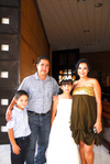 Ricardo y Ana Isabel con los pequeños Ricky y Ana Sofía.