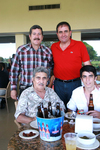 17072010 Juan Batarse, José Antonio Murra Giacomán, Ernesto García Núñez y José Antonio Murra Batarse reunidos en el restaurante del Club Campestre Torreón.