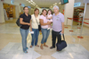 22072010 Ciudad de México. Marco González y Karla Mata llegaron a Torreón y fueron recibidos por Cecy, Lesly y Renata.