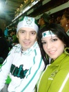 Fernando Chairez y Deby Flores en el TSM, apoyando al santos. Fotografía enviada por Deby Flores.