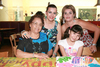 23072010 María José acompañada por su abuelita Elsa Rangel, su tía May Yáñez y su mamá María de la Paz Yáñez.