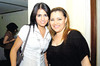 25072010 Disfrutan la conferencia. Érika Hernández y Mayra Rivera.