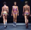 Modelo luciendo prendas de las diseñadoras colombianas Catalina Álvarez y Mariana Hinestroza, de la marca Aguabendita.