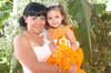 05082010 La pequeña Ivanna Acuña con su mamá Argelia Estrada.