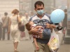 Miles de rusos andaban este viernes por las calles moscovitas utilizando mascarillas para evitar aspirar la alta concentración de partículas tóxicas en el aire.