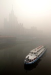 La capital de Rusia está envuelta hoy en una espesa nube de humo a causa de los fuertes incendios forestales que se registran fuera de la ciudad.