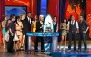 Sandra Bullock bailó al ritmo de la música al lado de Betty White.