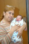 07082010 Michelle y Alexa iluminaron la vida de sus papás Felipe y Karina. Las pequeñas nacieron el 25 de julio.