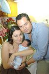07082010 Michelle y Alexa iluminaron la vida de sus papás Felipe y Karina. Las pequeñas nacieron el 25 de julio.