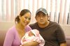 07082010 Felices padres. Regina Ivette Vargas Delgado nació el ocho de julio, sus papás Claudia Ivette Delgado García y David Vargas lucieron  muy contentos.