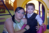 27082010 Rocío Caldera y su hijito Juan Ángel Zapata, captados en reciente festejo social.