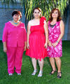 28082010 Sofía Marcela junto a las anfitrionas: su mamá Sra. Ángeles González y la Sra. Cuquis Flores, su futura suegra.
