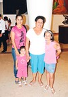 29082010 Alejandra Romero en su fiesta de cumpleaños junto a su mamá Leticia Piña de Romero.