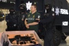 A los detenidos se les aseguraron un fusil M-16 con lanzagranadas, un fusil HK-MP5 calibre 9 mm, nueve tabiques al parecer de cocaína, equipo de cómputo y de comunicación y tres vehículos.