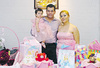 02092010 María Fernanda Garduño acompañada de sus familiares durante su primera fiesta de cumpleaños.